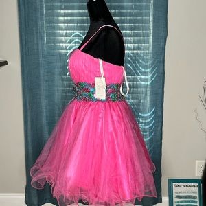 Pink Jovani Dress Size 6 (fits like a 4-6)